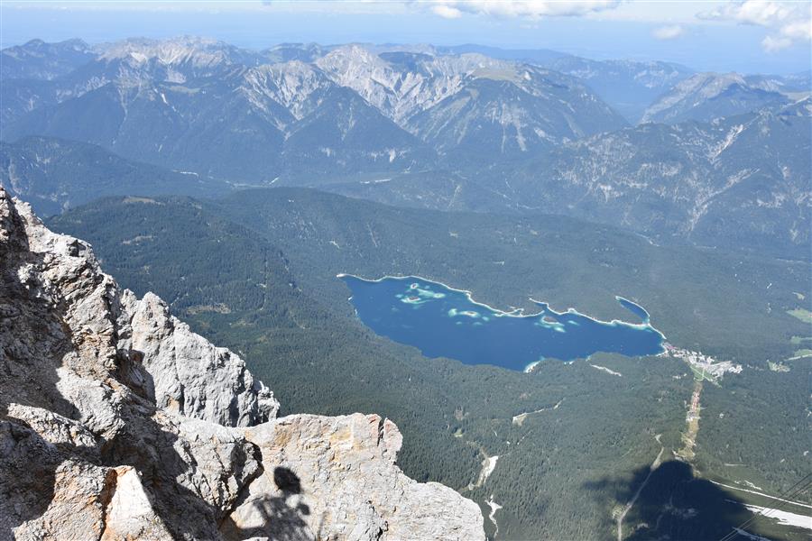 Berge und der Eibsee Garmisch Partenkirchen Bayern