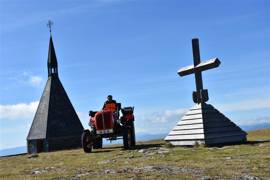 Ziel Kapelle und Gipfelkreuz 1743m