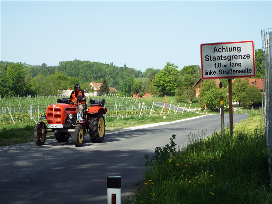 Der Grenze entlang