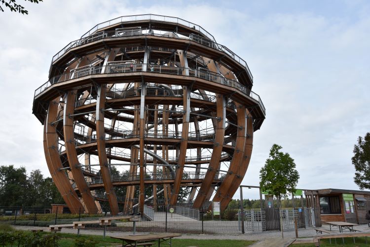 Steinbergersee bei Rosenheim Erlebniskugel 50m Dm 40m Höhe