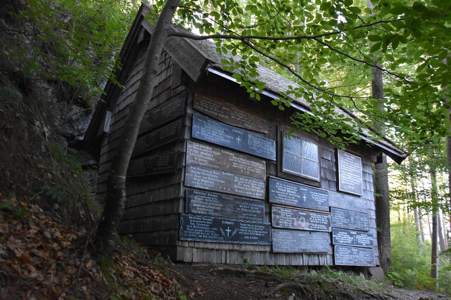 Kleine Kapelle am Weg