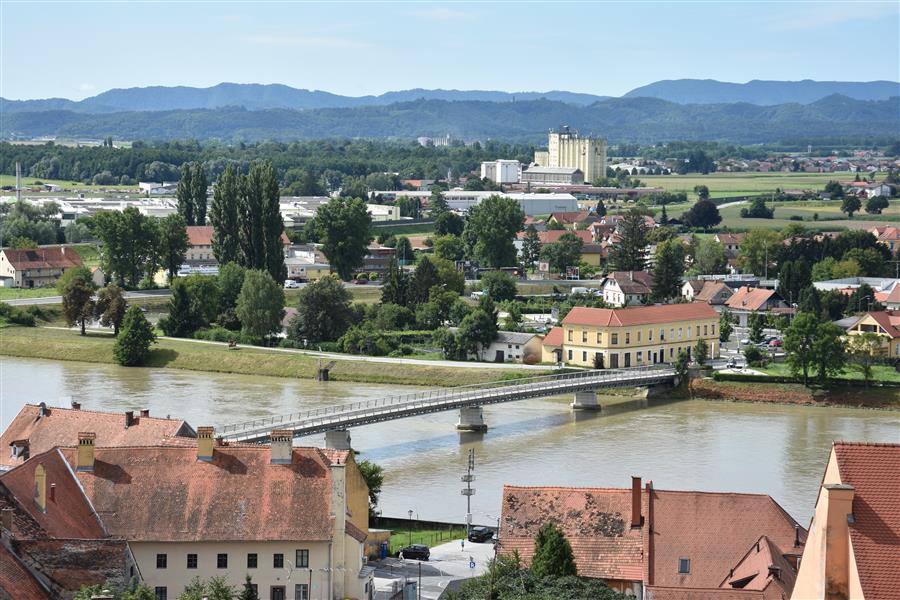 Fußgängerbrücke über die Drau